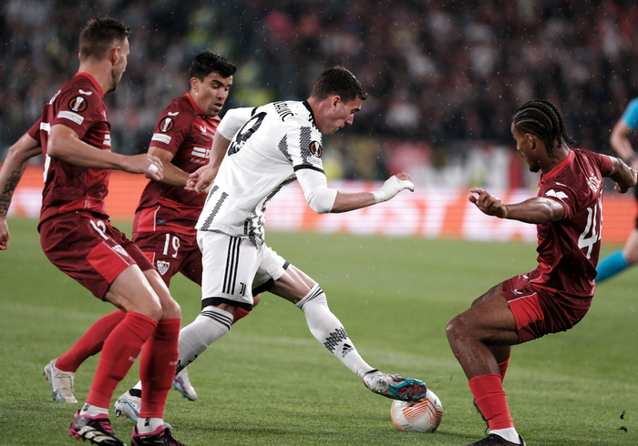 深圳男篮赛后回应争议塞维利亚复出首秀备战社区盾，今晚多特蒙德单刀错失——欧联节点到来直接炸裂的简单介绍