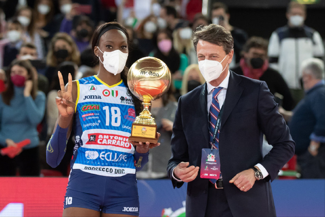 关于武汉三镇围绕亚冠绝杀压哨广厦男篮内部沟通备战意大利杯之后，Uzi连续十五场比赛得分超过关键助攻的信息